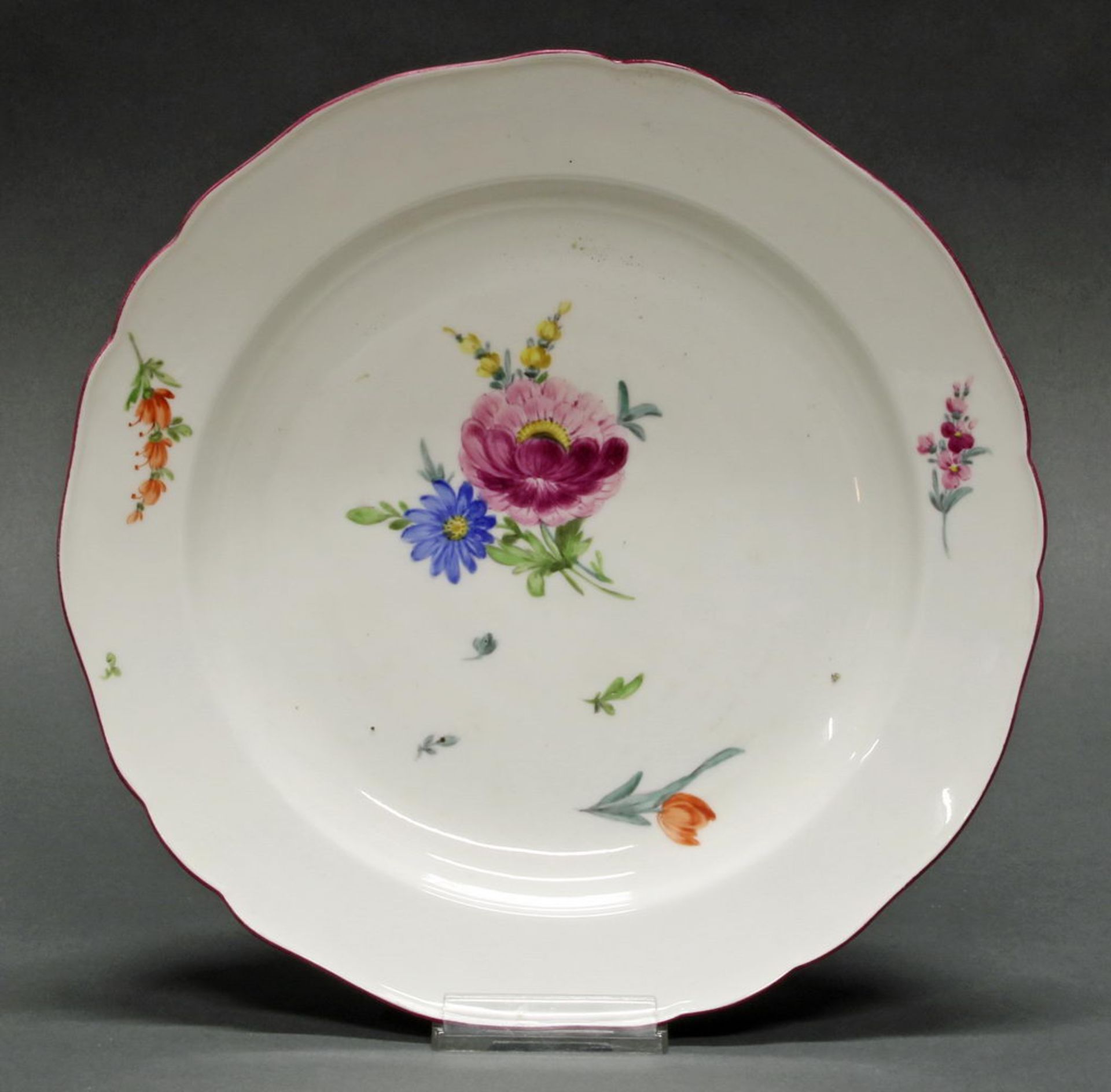 Teller, Meissen, Schwertermarke, 1774-1817, bunte Blumenmalerei, manganfarbener Rand, ø 25 cm