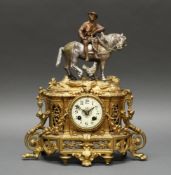 Figurenpendule, 'Gutsherr zu Pferd', Frankreich, um 1900, Zinkguss, teils gold bronziert, Emailziff