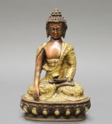 Sitzender Buddha, Nepal, 20. Jh., Messingbronze, teils vergoldet, die Hände in mudra, auf Lotossoc