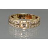 Ring, GG 585, 1 Brillant ca. 0.20 ct., 20 Brillanten zus. ca. 0.40 ct., 6 g, RM 18