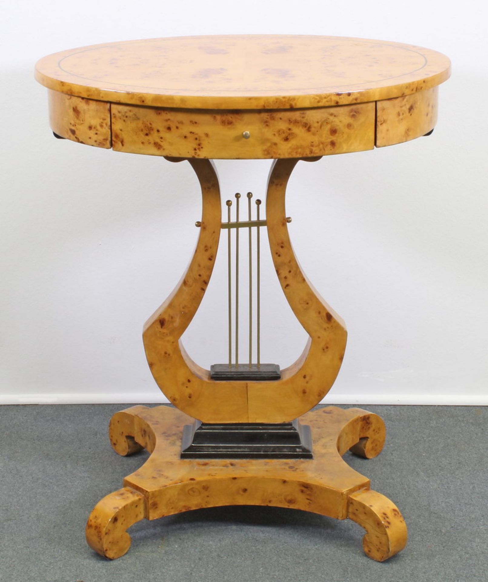 Beistelltisch,Biedermeier-Stil, neuzeitlich, ovale Form, Wurzelmaserholz, ein Schubfach, Lyrafuß,