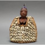 Zwillingsfigur, 'ibeji', im Kaurismantel, weiblich, Ibarapar/Eruwa, Yoruba, Nigeria, Afrika, authen