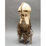 Kifwebe-Maske, Songe, Kongo, Afrika, authentisch, Holz, Kaolin, Bastbart, 40 cm bzw. 68 cm hoch, au