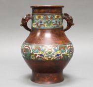 Balustervase, Japan, um 1900, Bronze, rötlich patiniert, Bänder in farbigem Cloisonné, Elefanten