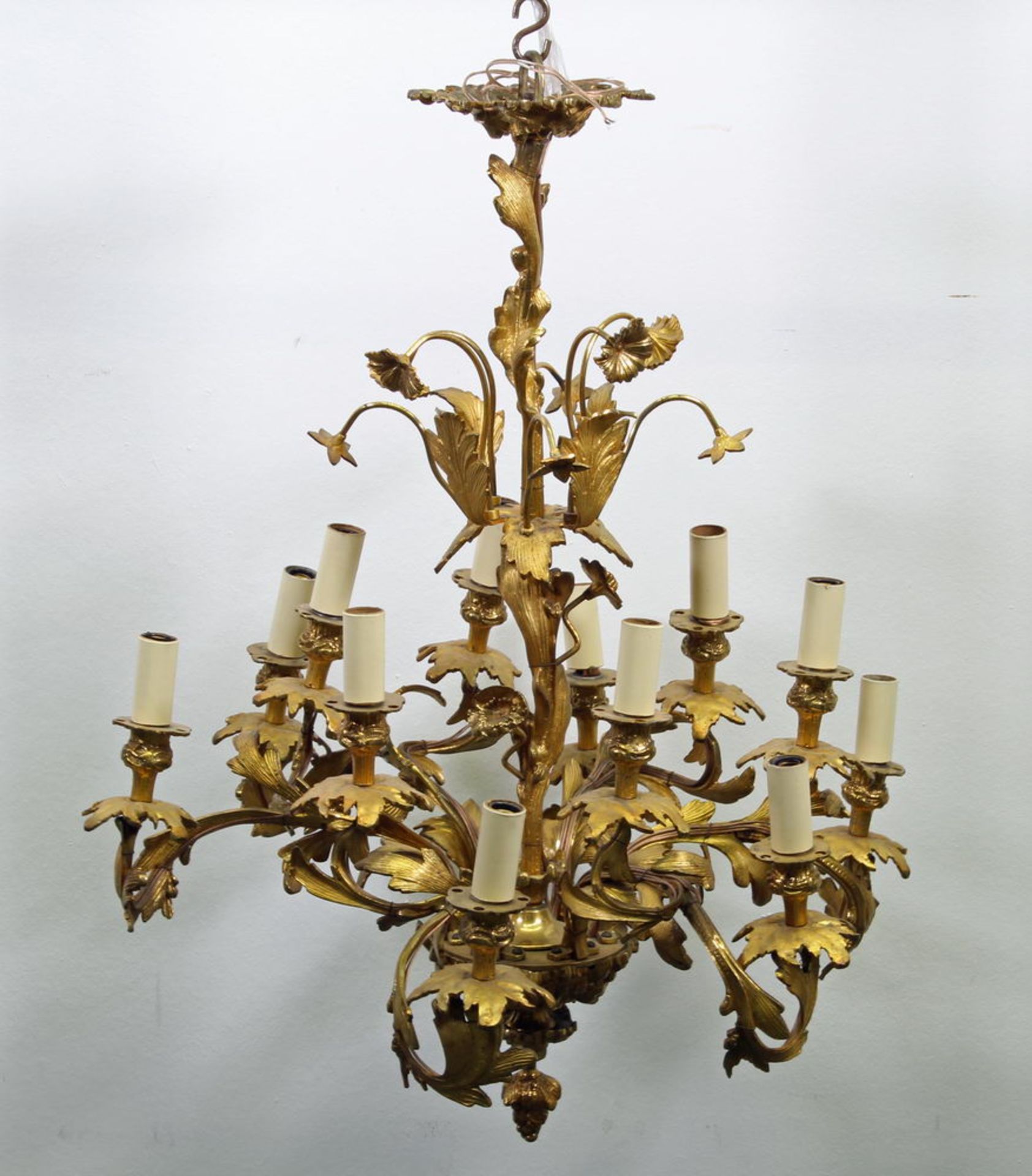 Deckenleuchter, Louis XV-Stil, 1. Hälfte 20. Jh., Bronze, vergoldet, zwölfflammig, ca. 80 cm hoch