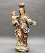 Skulptur, Holz geschnitzt, "Muttergottes mit Kind auf der Mondsichel", böhmisch, 18. Jh., 85 cm ho