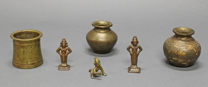 3 Miniaturfiguren, 2 Vasen, Bechergefäß, Indien, 19./20. Jh., Bronze, 4.2-8 cm hoch