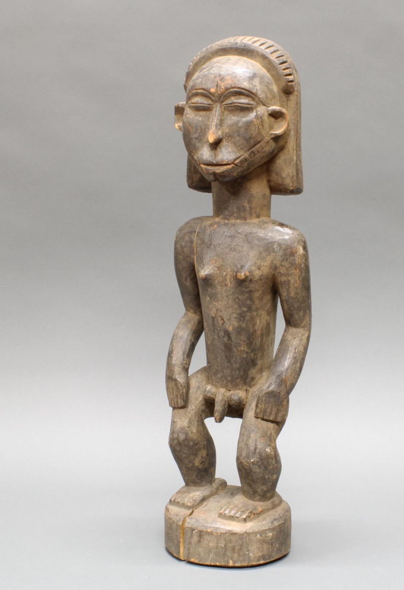 Figur, männlich, Hemba, DR Kongo, Afrika, Holz, schwarze Patina, gesockelt, 56 cm hoch. Provenienz