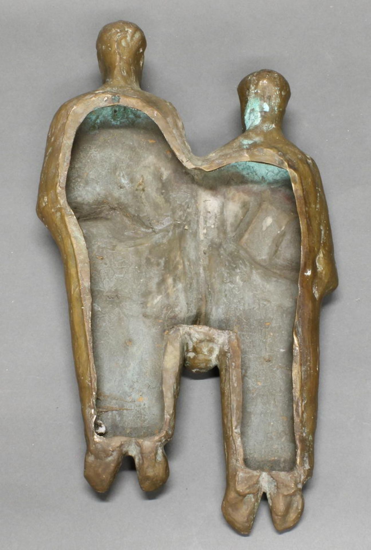 Bronzerelief, braun patiniert, "Cosmas und Damian", um 1968, 43 cm hoch, Patina an wenigen Stellen - Image 2 of 2