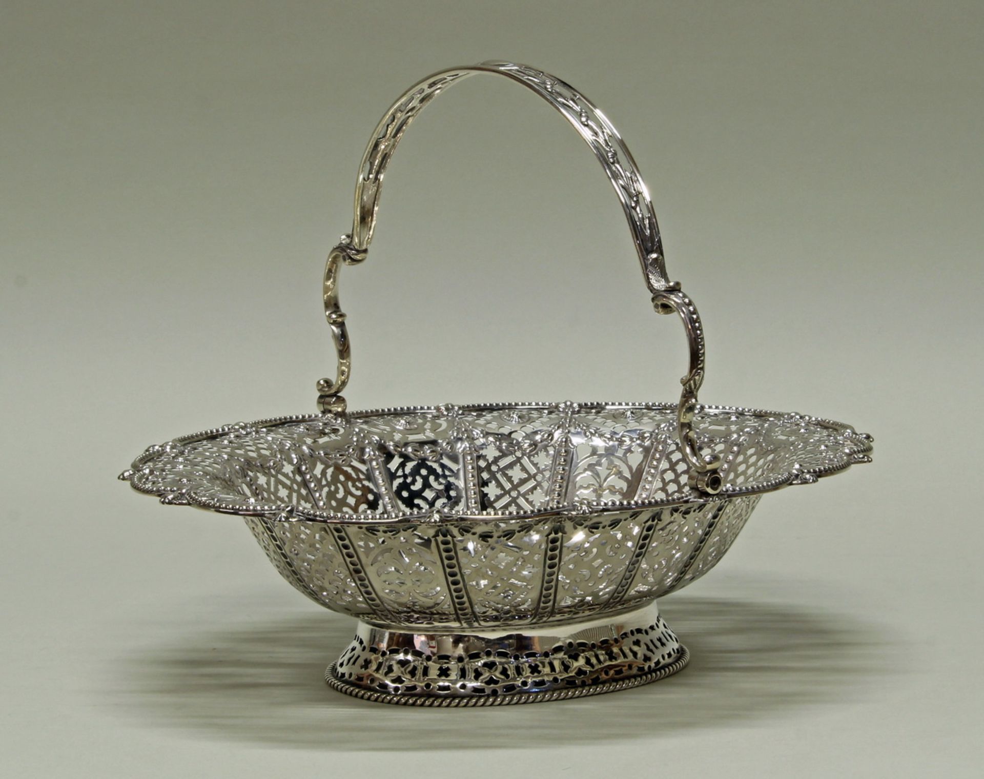 Henkelkorb, Silber 925, Sheffield, 1891, Martin Hall & Co. Ltd., oval, Fahne, Fuß und beweglicher