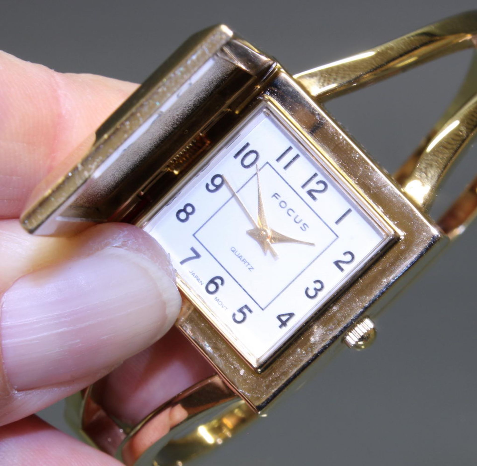 Modeschmuck-Armreif, mit versteckter Uhr 'Focus', Quarz, Diamant-Imitation, weißes Zifferblatt, ar - Bild 2 aus 2