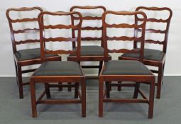 5 Stühle, England, wohl Ende 18. Jh., Mahagoni, Sitzpolster, restauriert