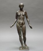 Bronze, grünbraun patiniert, "Stehender weiblicher Akt", auf der Plinthe bezeichnet F. Lipensky un