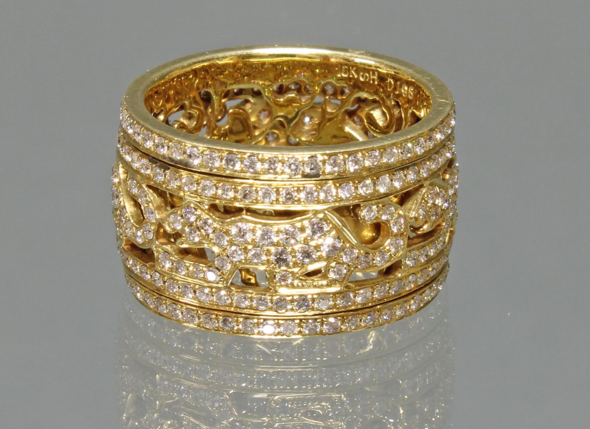 Ring, 'Panther', drehbares Mittelteil, GG 750, rundherum ausgefasst mit Brillanten zus. ca. 1.96 ct