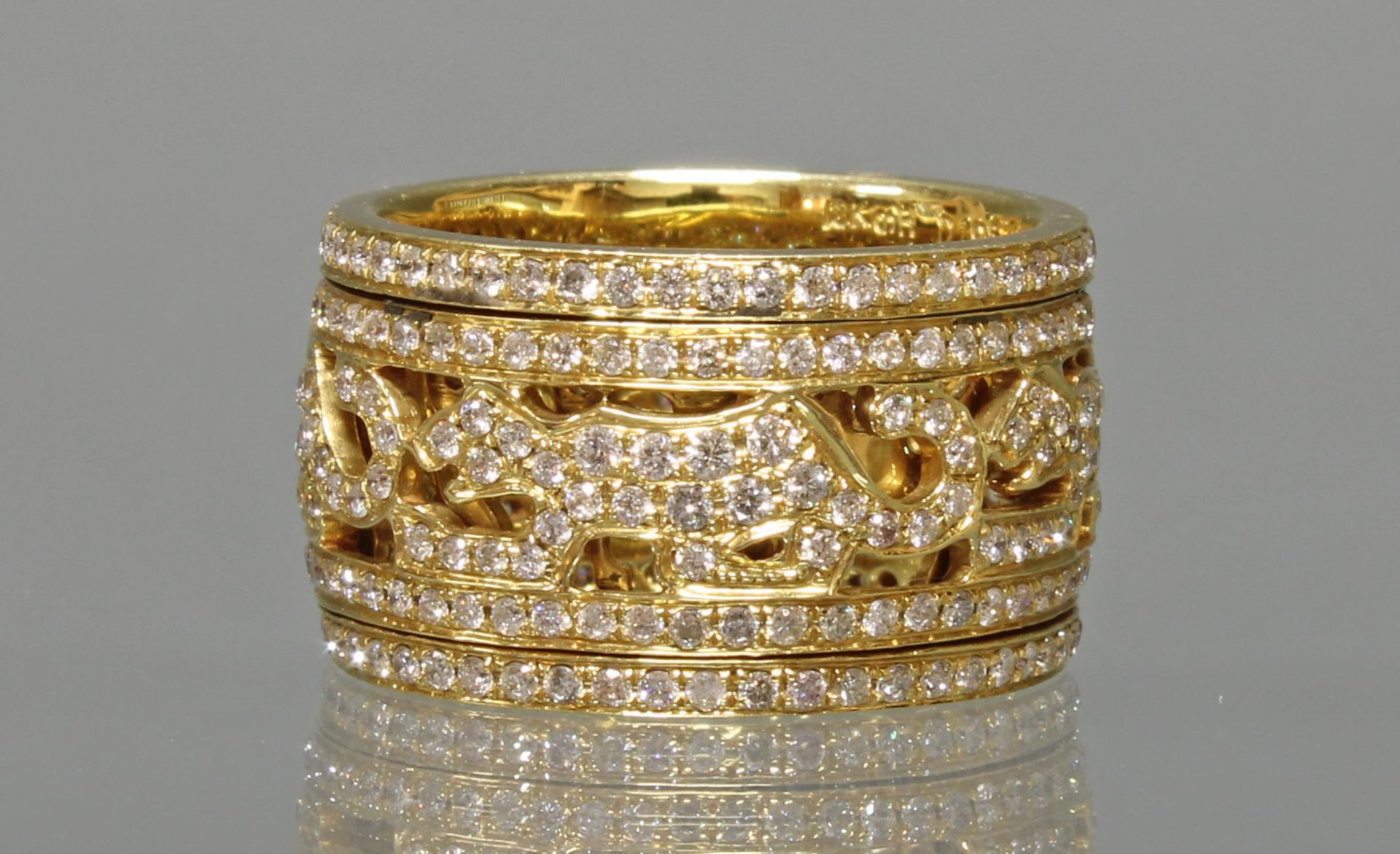 Ring, 'Panther', drehbares Mittelteil, GG 750, rundherum ausgefasst mit Brillanten zus. ca. 1.96 ct - Image 2 of 2