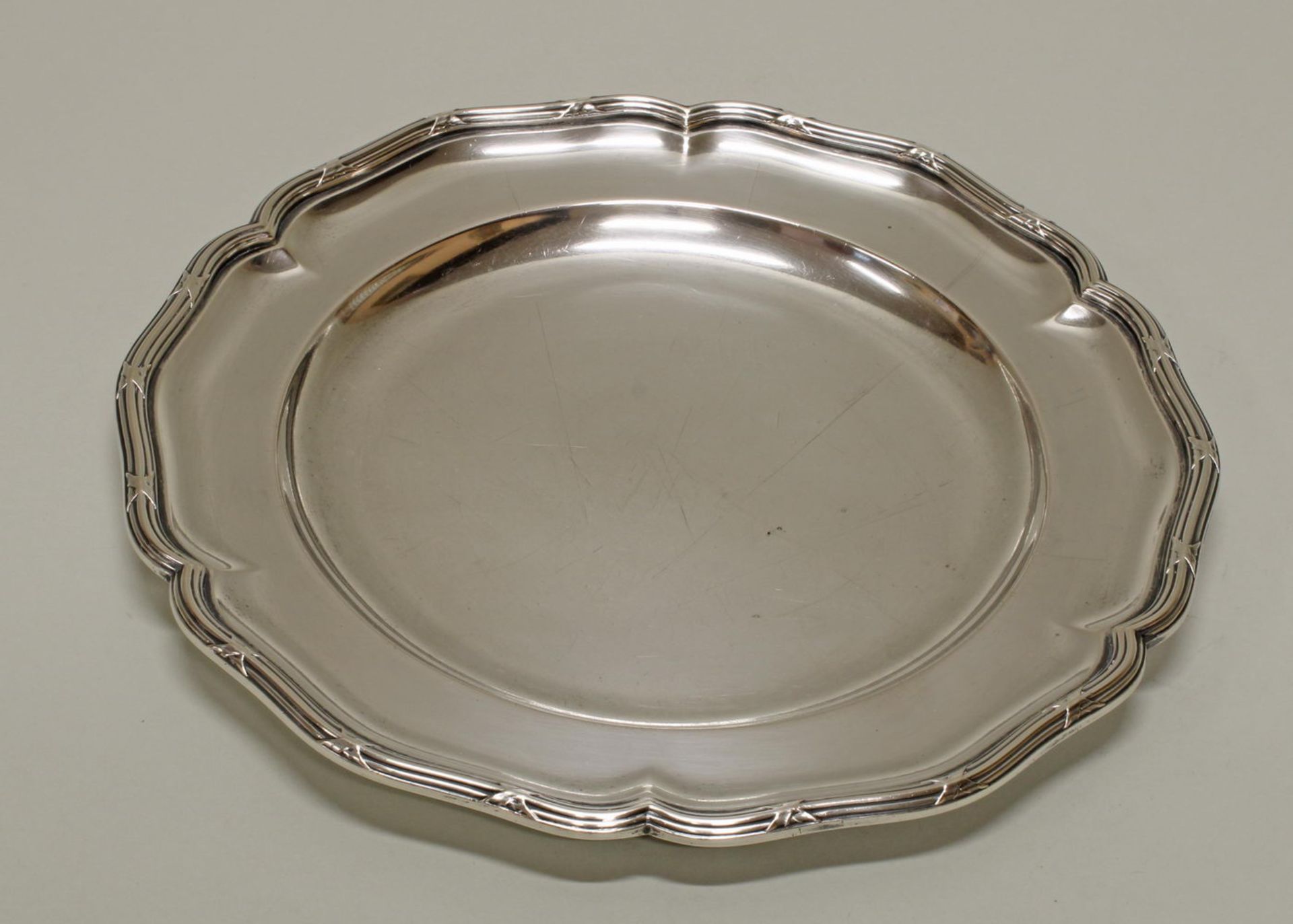 Teller, Silber 800, Wilkens, passig-geschweift, Kreuzband-Rand, ø 24.5 cm, ca. 522 g