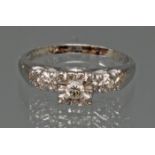 Ring, WG 585, 3 kleine Diamanten, 2 g, RM 17