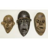 3 Gesichtsmasken, Dan, Elfenbeinküste, Afrika, Holz, braune bzw. schwarze Patina, 35/45/42 cm hoch