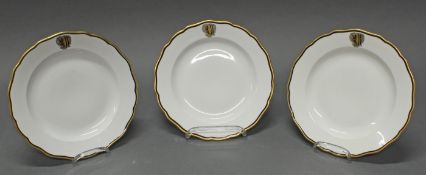 3 Teller, "Dresdner Stadtwappen", Meissen, Schwertermarke, 1850-1924, 1. Wahl, Fahne mit gold-schwa