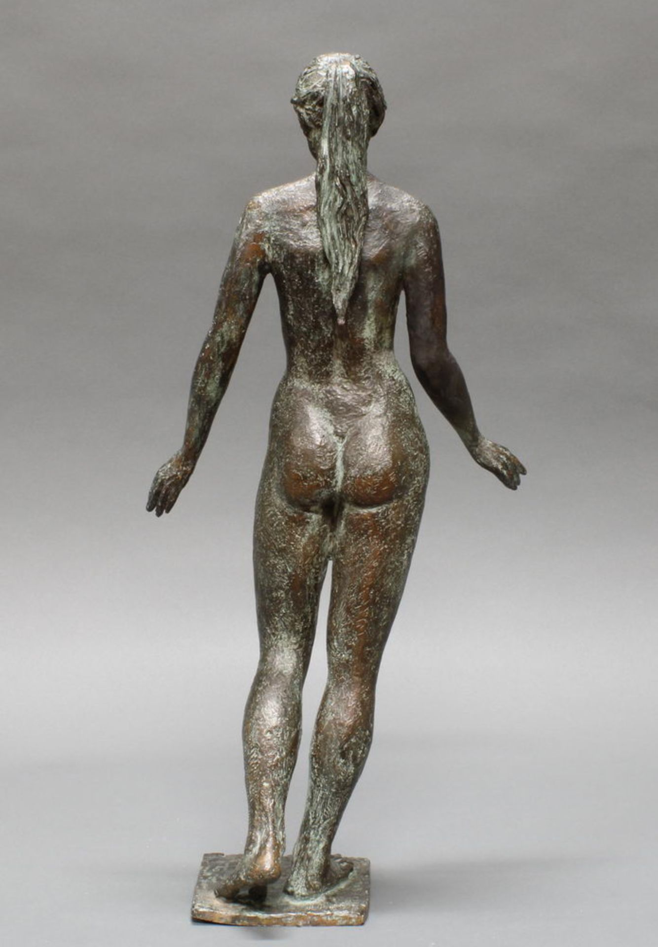 Bronze, grünbraun patiniert, "Stehender weiblicher Akt", auf der Plinthe bezeichnet F. Lipensky un - Image 2 of 3