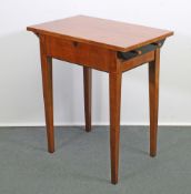 Nähtisch, Biedermeier, 19. Jh., Kirschbaum, Schublade mit Fächern, 69.5 x 59.5 x 40 cm, restaurie