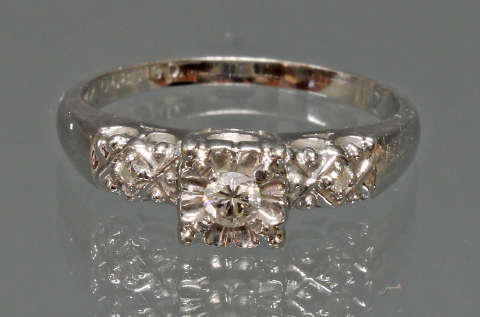 Ring, WG 585, 3 kleine Diamanten, 2 g, RM 17