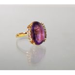 Ring, GG 585, oval facettierter Amethyst, 8 Brillanten zus. gepunzt 0.30 ct., 6 g, RM 19