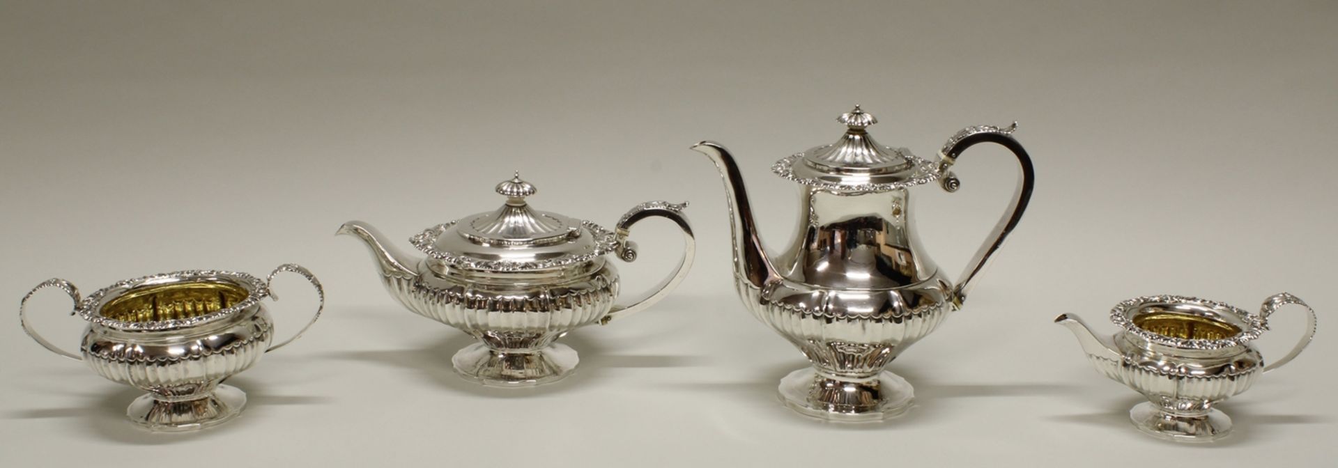 Kaffee- und Teeservice, 4-tlg., Silber 925, London, 1825/26, Edward Barton, teils innen vergoldet, 