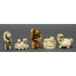 5 Netsuke, Japan, Anfang 20. Jh., Elfenbein, geschnitzt: Hotei mit Sack, Pferd mit Maus, Bauer, Tän