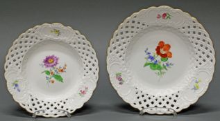 2 Durchbruchteller, Meissen, Schwertermarke, 1./2. Wahl, Blume 2, Goldrand, ø 21-24.5 cm