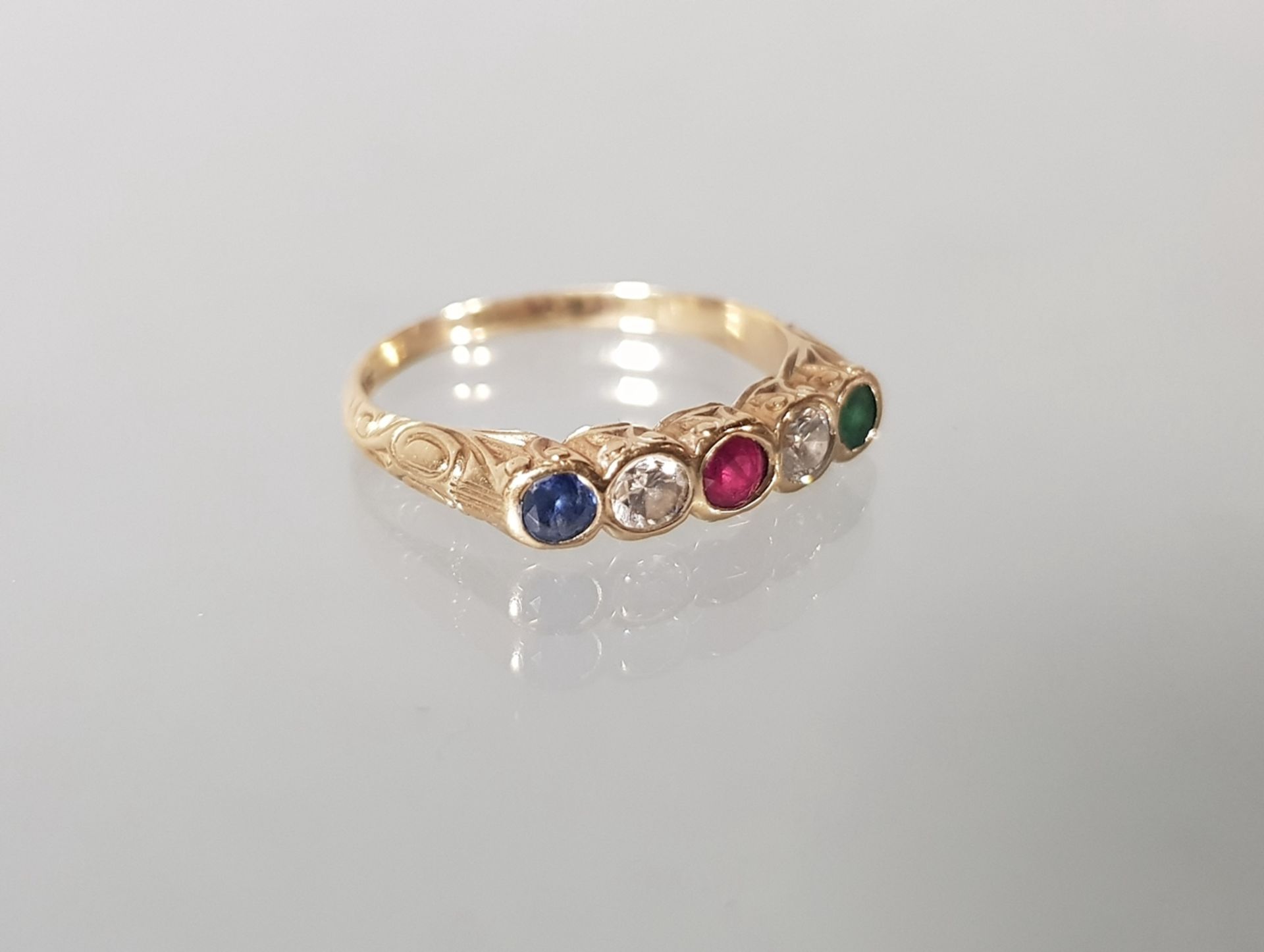 Ring, 1950er/60er Jahre, GG 585, Saphir, Rubin, Smaragd und 2 Brillanten zus. ca. 0.20 ct., 3 g, RM