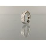 Ring, WG 750, Diamanten zus. ca. 0.59 ct., Baguetteschliff, Brillanten zus. ca. 0.22 ct., etwa tw/s