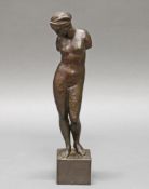Bronze, dunkelbraun patiniert, "Weiblicher Akt", 29 cm hoch