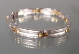 Armband, modernes Design, WG/GG 750, 24 Brillanten zus. ca. 0.48 ct., 18.5 cm lang, 35 g