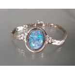 Armband, WG 585, mattiert, große Opal-Triplette, 12 Brillanten zus. gepunzt 0.72 ct., etwa w/si, 17