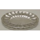 Schale, Silber, oval, durchbrochener Rand mit Weinlaub, auf vier Füßen, 32.8 x 24.3 cm, ca. 425 g,