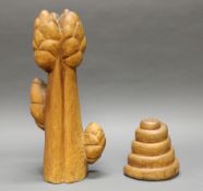 2 Skulpturen, Holz geschnitzt, Nussbaum und Ulme, "Schnecke" und "Ohne Titel", 55 x 16 cm bzw. 18 c