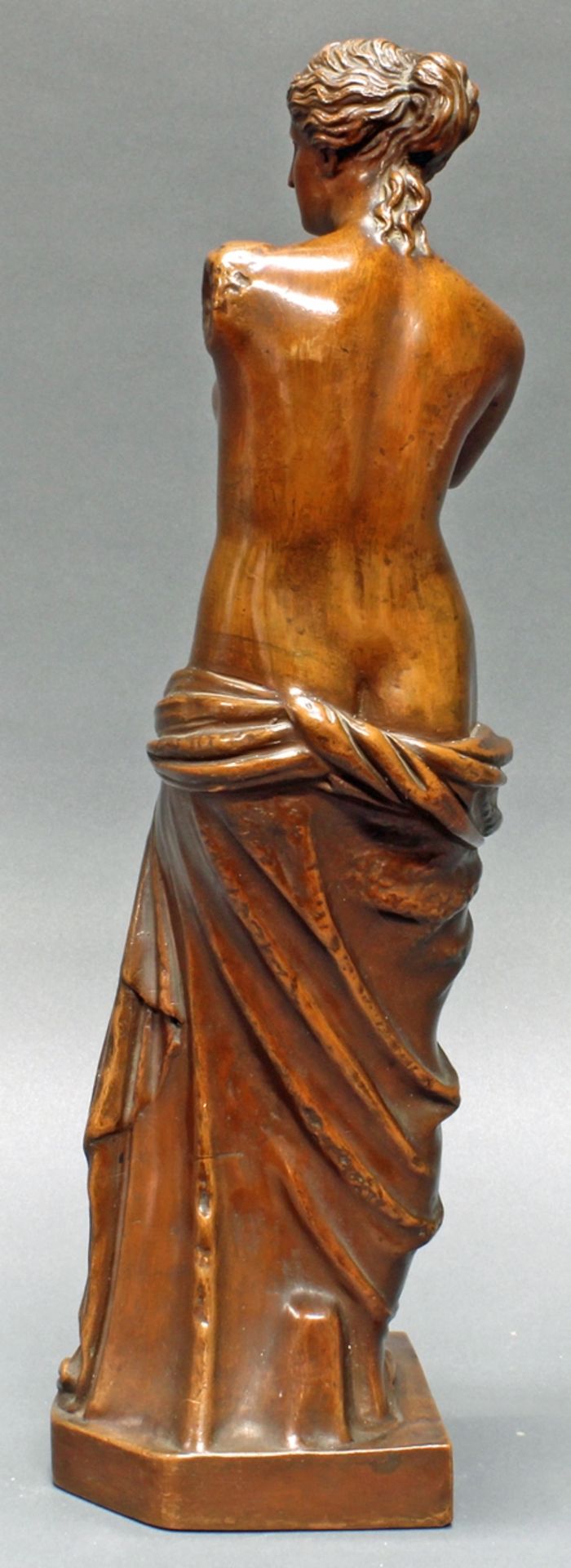Skulptur, "Venus von Milo", Ton mit Kupfer überzogen (?), wohl Oberfläche behandelt, nummeriert unt - Image 2 of 3