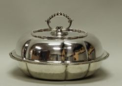 Warmhalteschale, Silber, Ägypten, passige Rundform, Perlschnur, Deckelgriff abnehmbar, 16 cm hoch, 