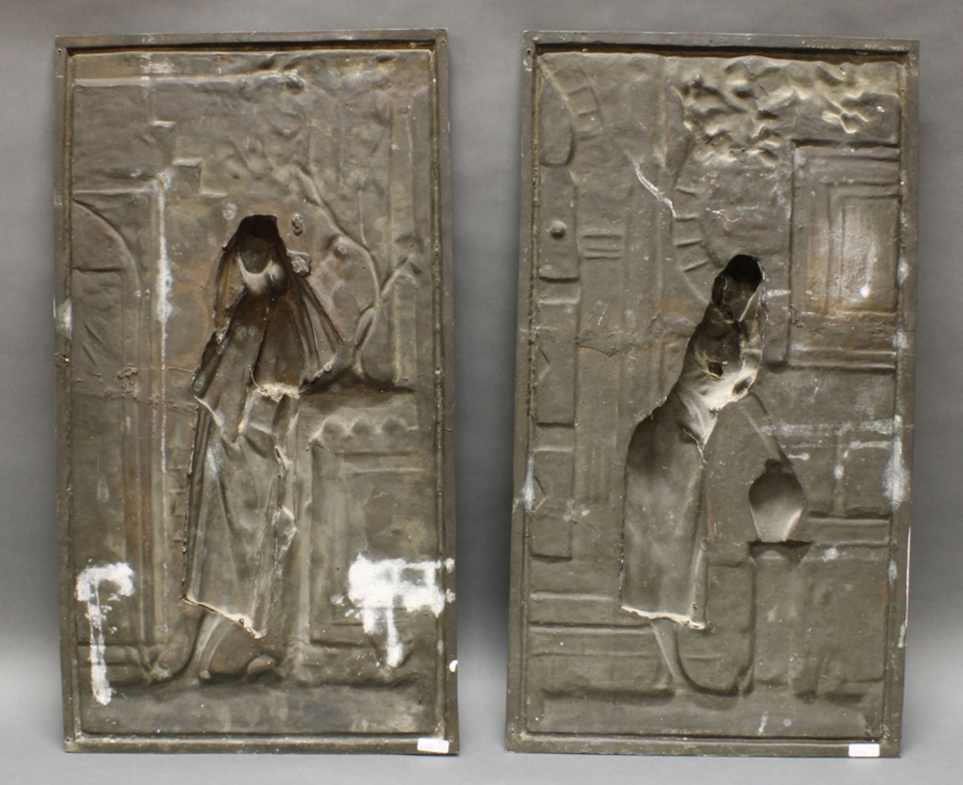 2 Reliefs, Metallguss (Régule), farbig patiniert, "Orientalin am Brunnen und Orientale mit Musikins - Image 6 of 6