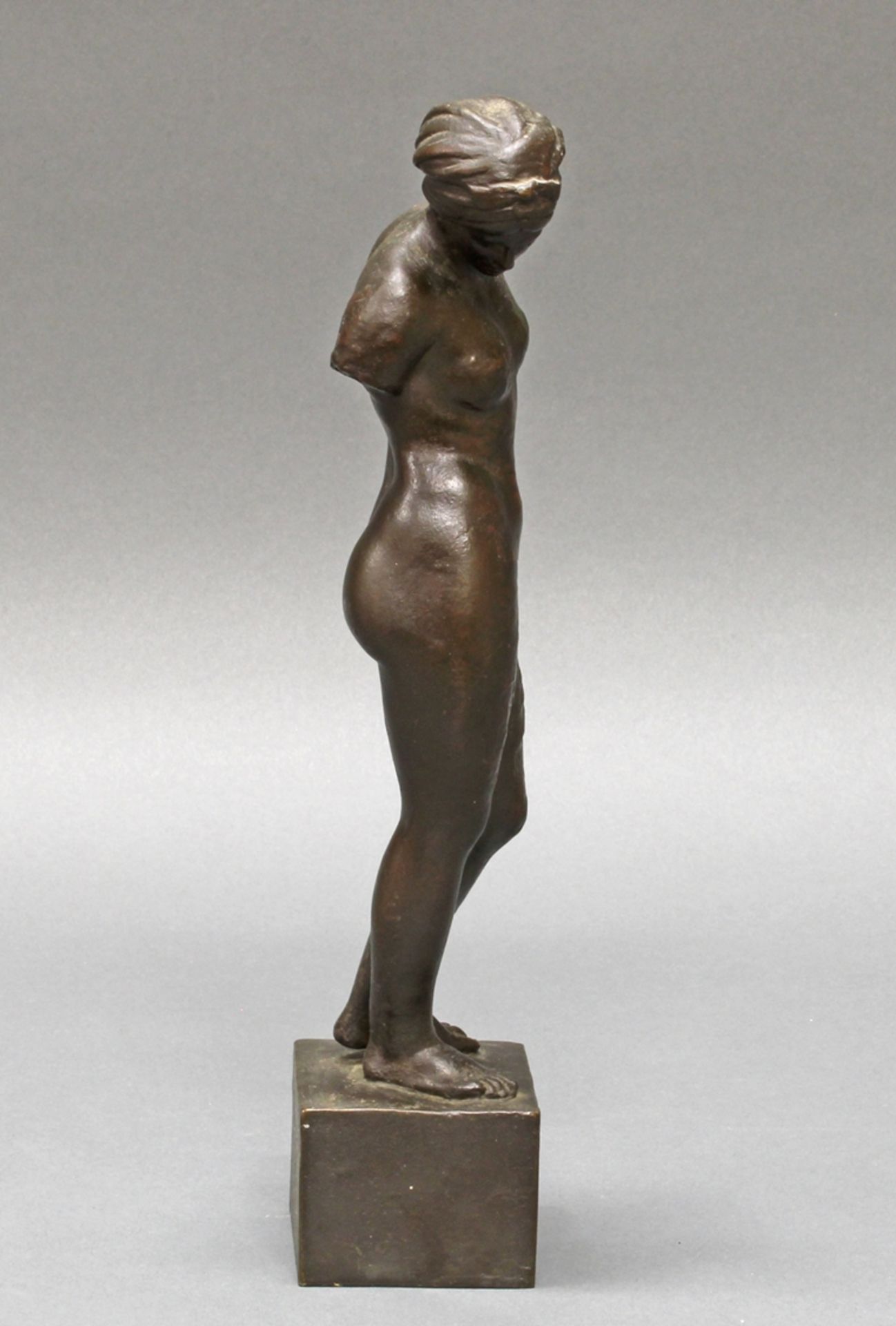 Bronze, dunkelbraun patiniert, "Weiblicher Akt", 29 cm hoch - Image 2 of 3