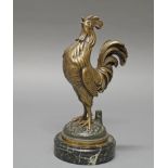 Bronze, goldbraun patiniert, "Hahn", 19. Jh., auf Marmorsockel, 24 cm bzw. 27 cm hoch, Sockel minim