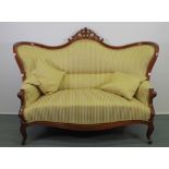 Louis Philippe-Sofa, Norddeutschland, um 1870, Mahagoni, ausladend geschwungene Rückenlehne mit bek