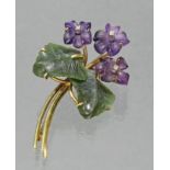 Brosche, 'Veilchen', WG/GG 585, Nephrit, Amethyst, kleine Diamanten, 9 g, minimale Chips