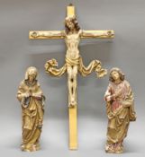 3 Skulpturen, Holz geschnitzt, "Kreuzigungsgruppe", im gotischen Stil, 20. Jh., zwischen 39 cm und 