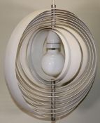 Deckenlampe, Design Verner Panton 1960, Modell Moon Lamp, klein, weiße Metall-Lamellen, einflammig,