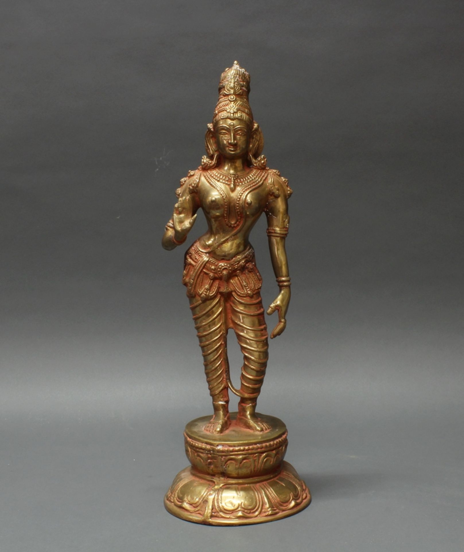 Figur, "Lakshmi", Indien, 20. Jh., Messingbronze, Reste von roter Bemalung, 50 cm hoch