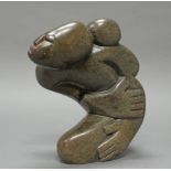 Skulptur, Shona-Kunst, Serpentinstein geschnitzt, "Mother & Child", am Fuß bezeichnet K. Musekiwa,