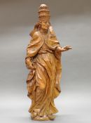 Skulptur, Holz geschnitzt, "Papst Gregor", wohl 19. Jh., 107 cm hoch, Finger an der linken Hand res