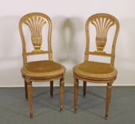 Paar Stühle im Louis Seize-Stil, 19. Jh., goldfarben gefasst, Sitzpolster mit grünem Bezug, H. 95 c